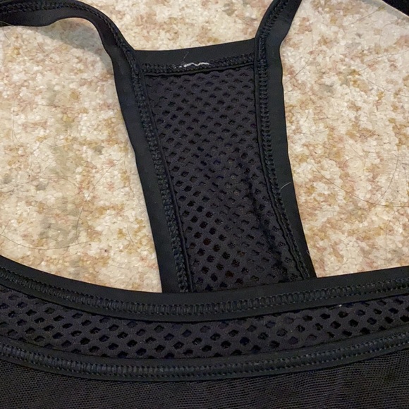 Lululemon Running Sports Bra with Pocket - Picture 6 of 9